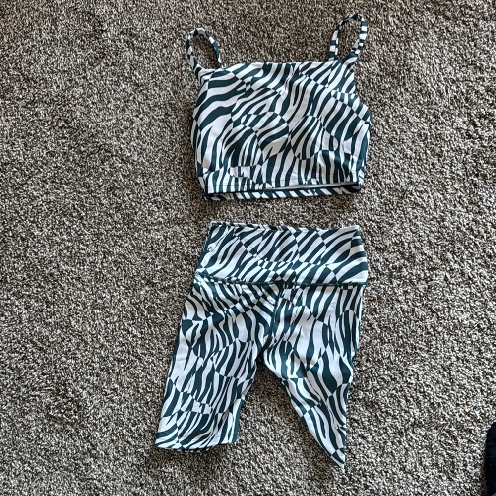 Sage collective xs blue white Print Crop bra tank and bike short Set